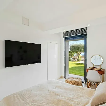 Readhostprofile Before Request! # Luxury 5-Bedroom Villa With Pool