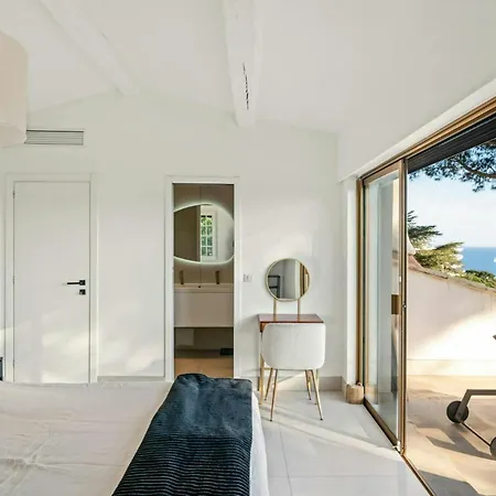 Readhostprofile Before Request! # Luxury 5-Bedroom Villa With Pool