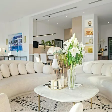 Readhostprofile Before Request! # Luxury 5-Bedroom Villa With Pool *