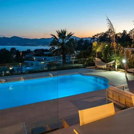 Readhostprofile Before Request! # Luxury 5-Bedroom Villa With Pool