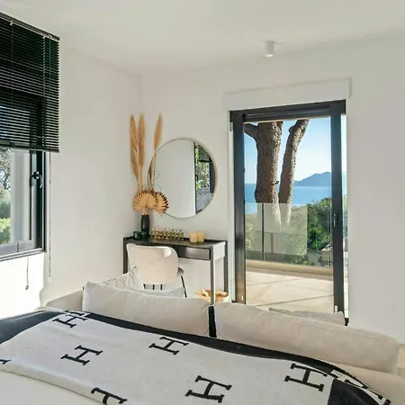 Appartamento Readhostprofile Before Request! # Luxury 5-Bedroom Villa With Pool
