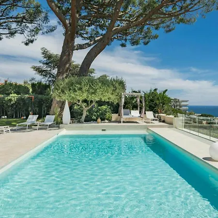 Readhostprofile Before Request! # Luxury 5-Bedroom Villa With Pool