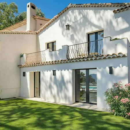 Readhostprofile Before Request! # Luxury 5-Bedroom Villa With Pool