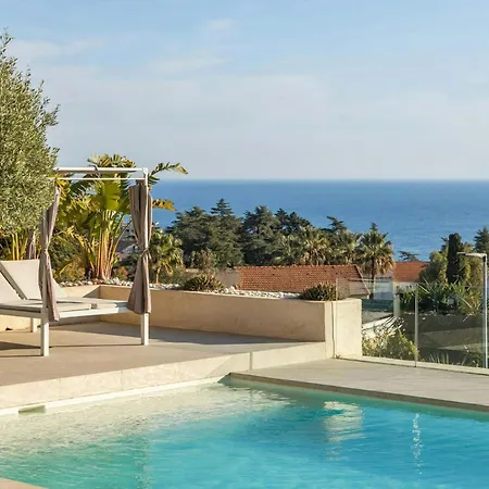 Readhostprofile Before Request! # Luxury 5-Bedroom Villa With Pool *